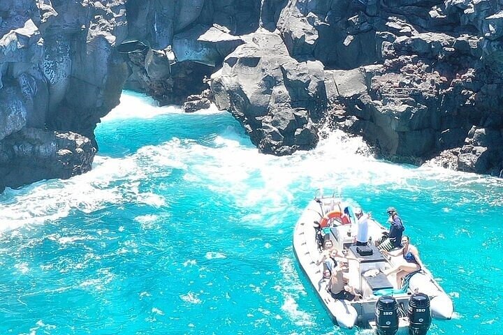 Dolphin, Sea Cave & Captain Cook Snorkel Combo in Kealakekua Bay - photo