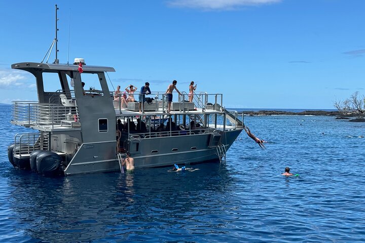 Tour boat with snorkelers